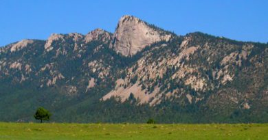 Philmont_Scout_Ranch_Tooth_of_Time_2004